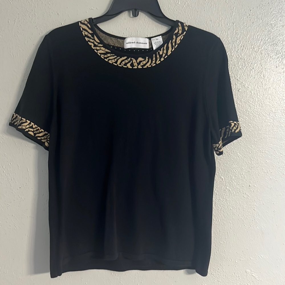 Alfred Dunner small women’s short sleeve sweater animal print and bead accents